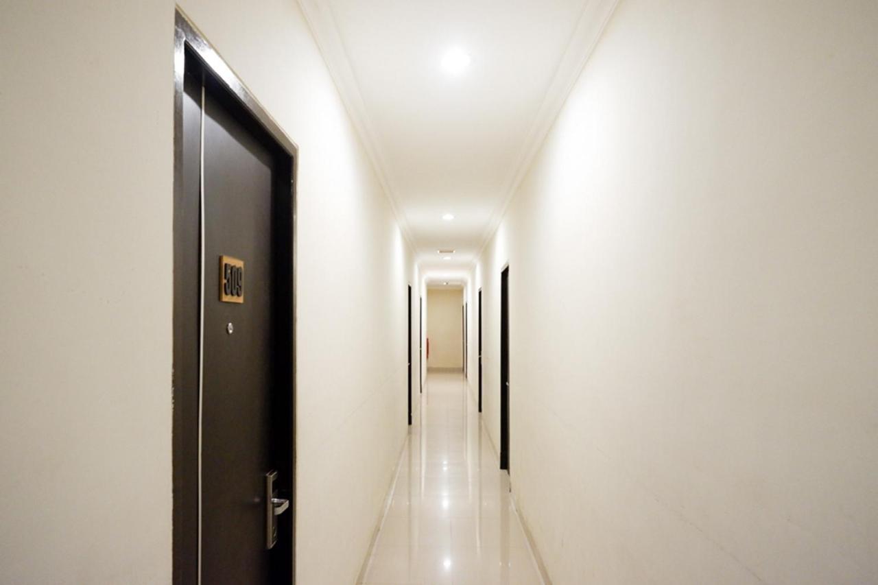 Reddoorz Plus At Grand Pacifik Hotel Makassar Exterior photo