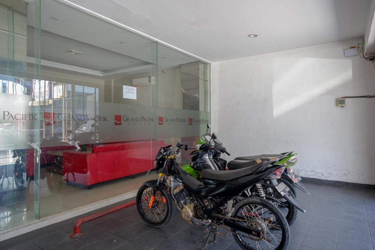 Reddoorz Plus At Grand Pacifik Hotel Makassar Exterior photo