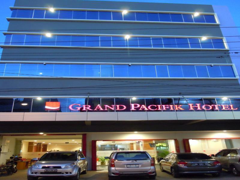 Reddoorz Plus At Grand Pacifik Hotel Makassar Exterior photo