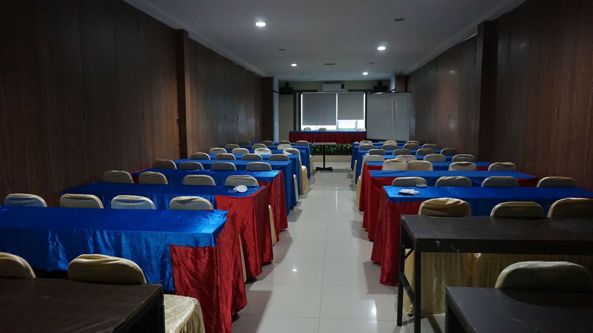 Reddoorz Plus At Grand Pacifik Hotel Makassar Exterior photo